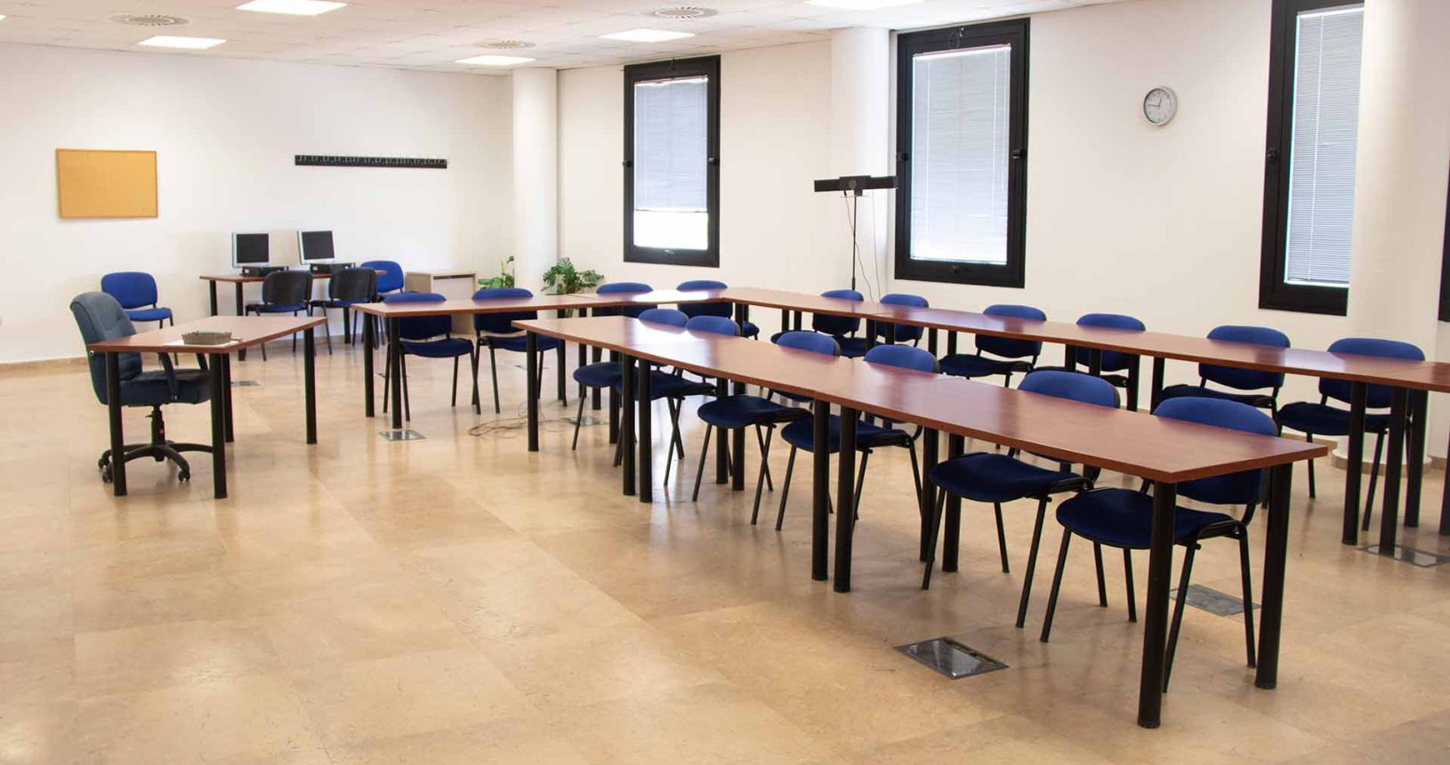 Aula para formación empresarial en Huelva