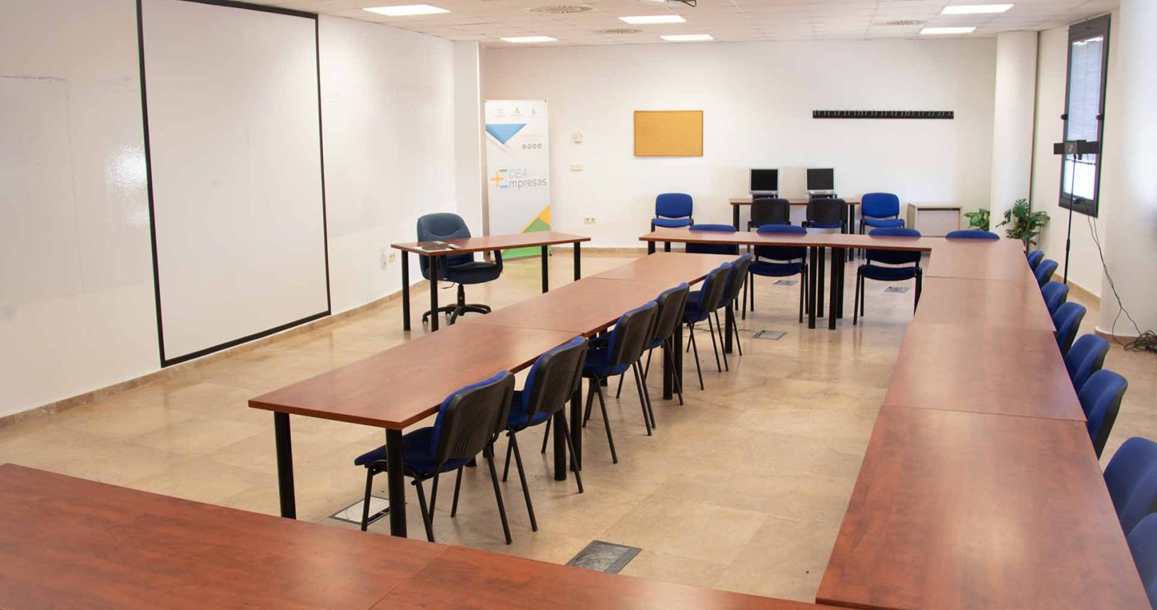 Aula para formación empresarial en Huelva